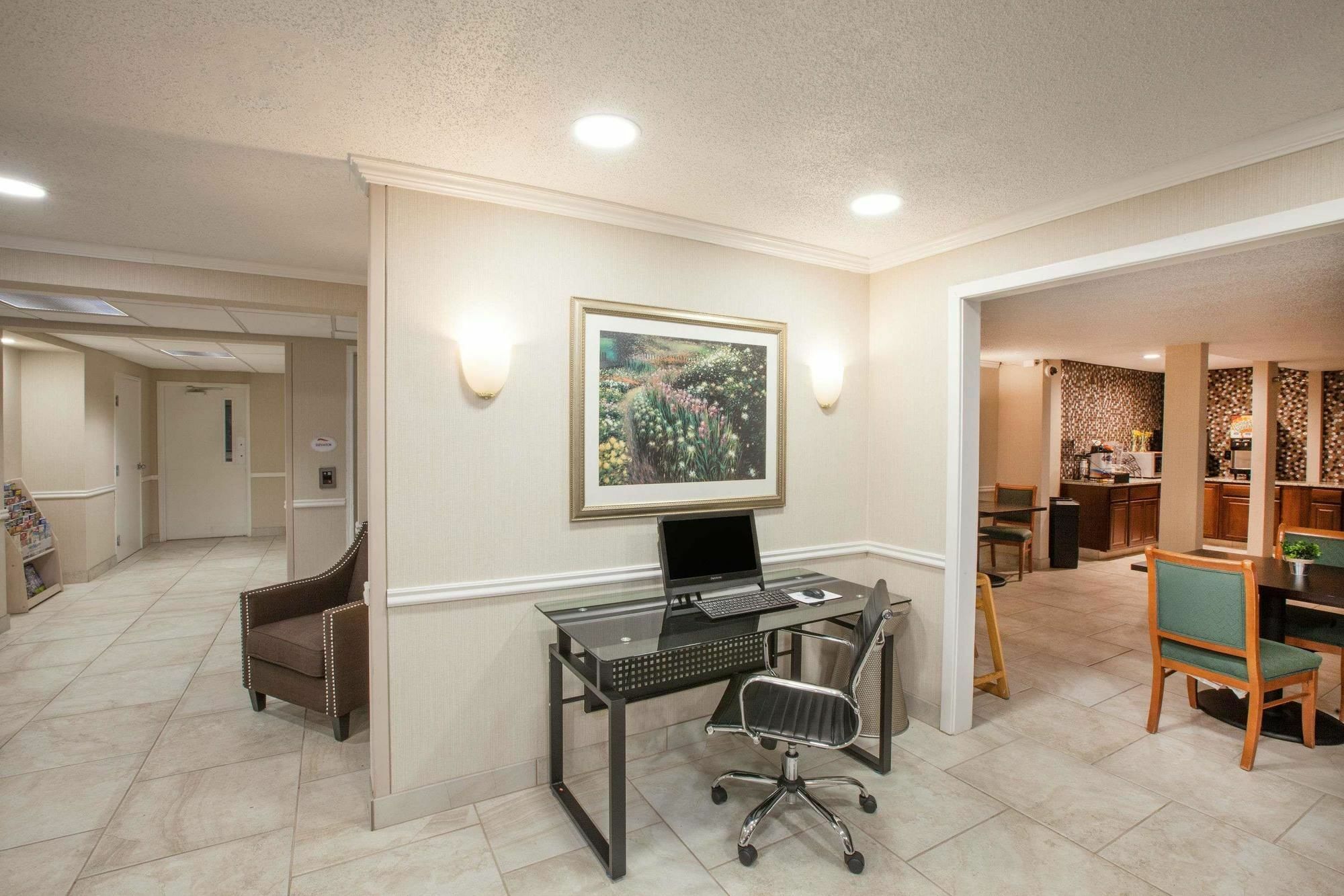 Baymont By Wyndham Texarkana Exterior photo